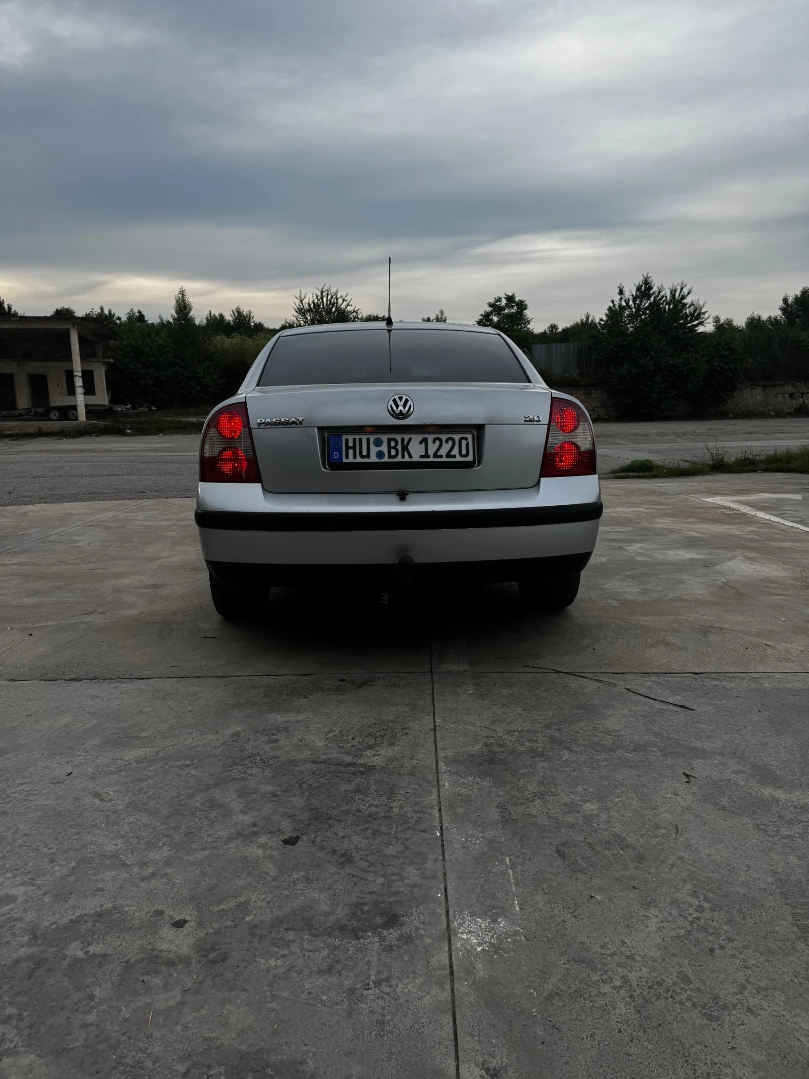 VW Passat 2.0 i Family Klimatronik, снимка 5 - Автомобили и джипове - 54873517