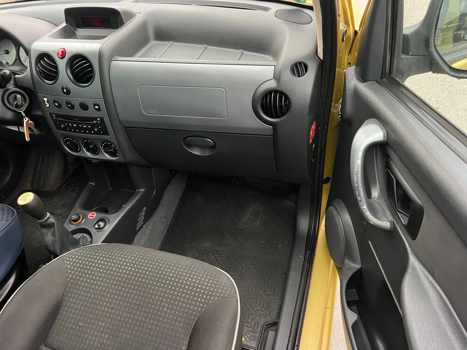 Peugeot Partner 1.6HDI PANORAMA/KLIMATIK/UNIKAT, снимка 13 - Автомобили и джипове - 54966880
