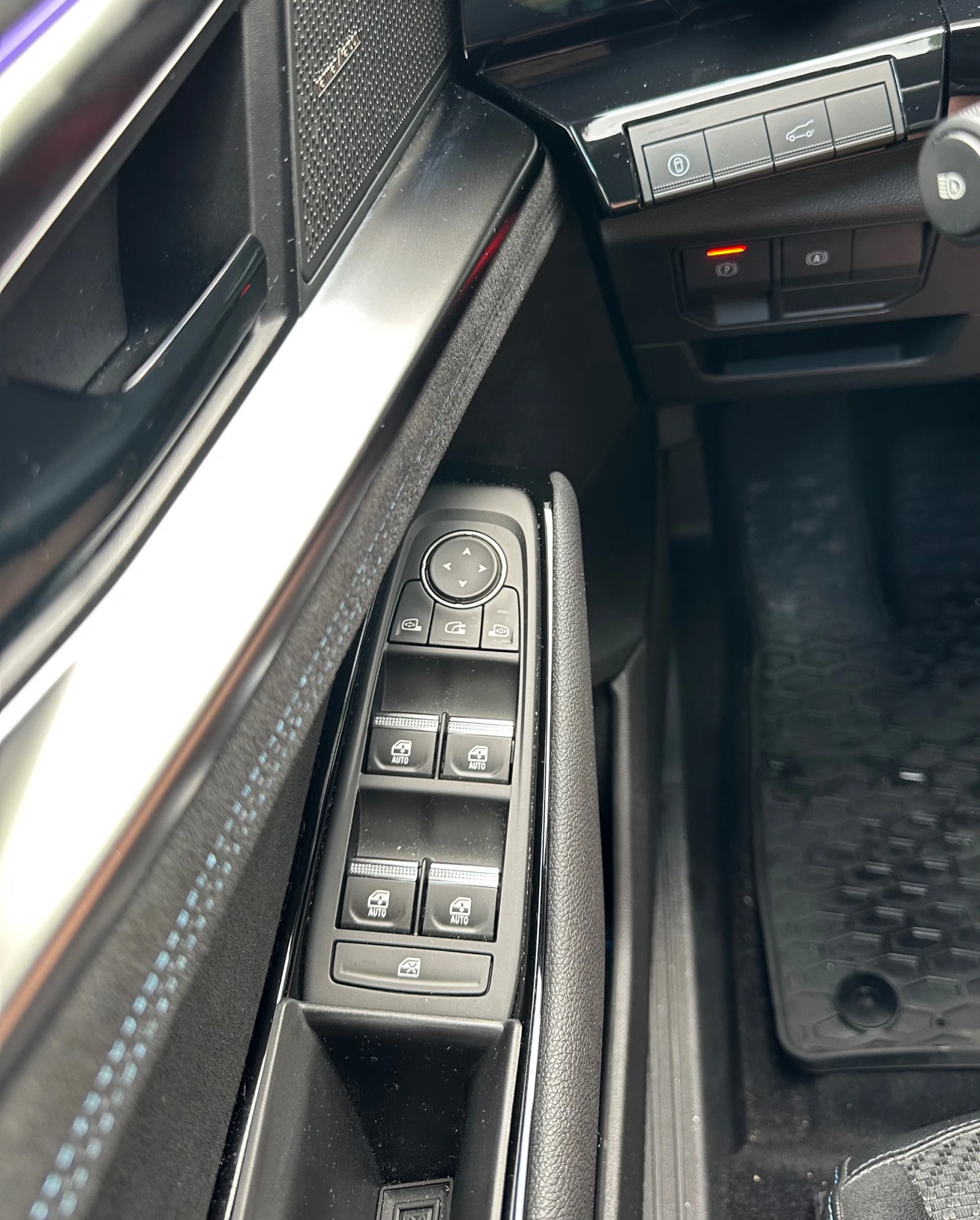 Renault Austral, снимка 12 - Автомобили и джипове - 55034419