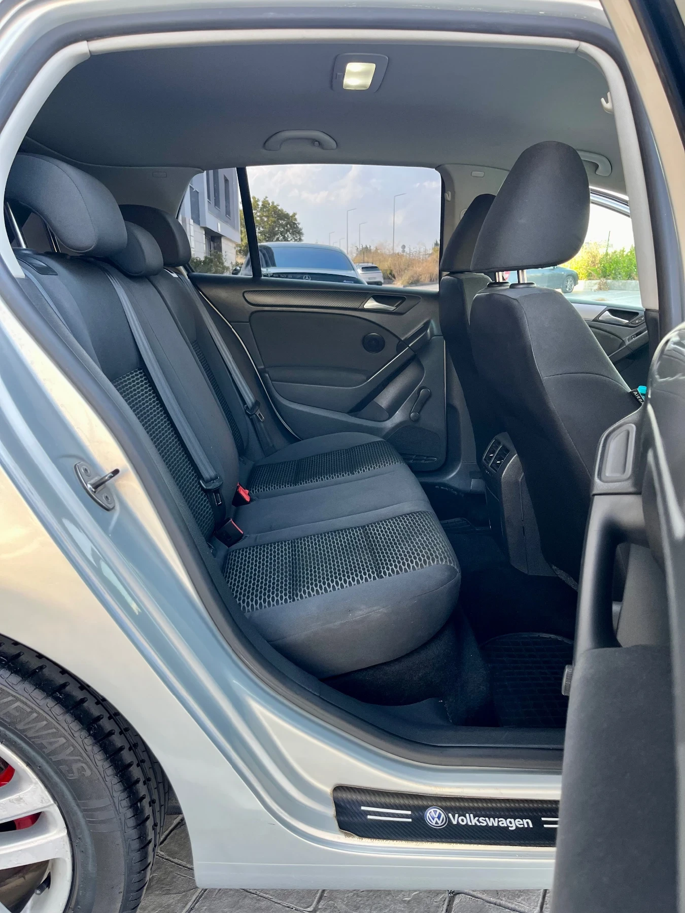 VW Golf 2.0TDI  110  NAVI* Темпомат* Обслужена, снимка 12 - Автомобили и джипове - 55364103