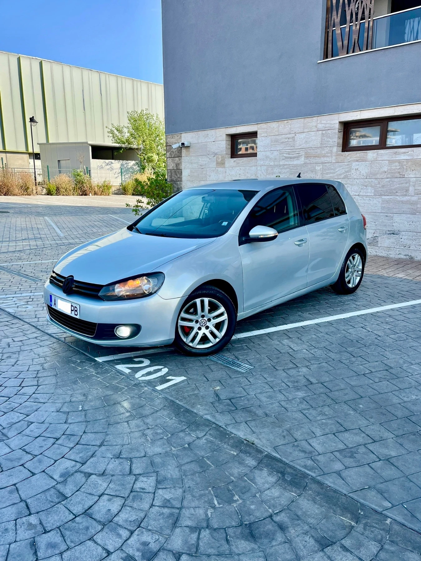 VW Golf 2.0TDI  110  NAVI* Темпомат* Обслужена, снимка 2 - Автомобили и джипове - 55364103