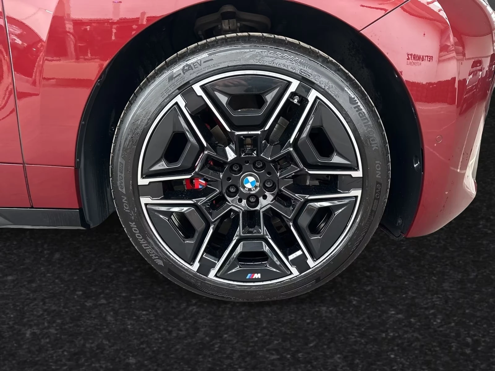 BMW iX M70 xDrive / B&W / SKY LOUNGE / ICONIC GLOW / AIR, снимка 6 - Автомобили и джипове - 55555340