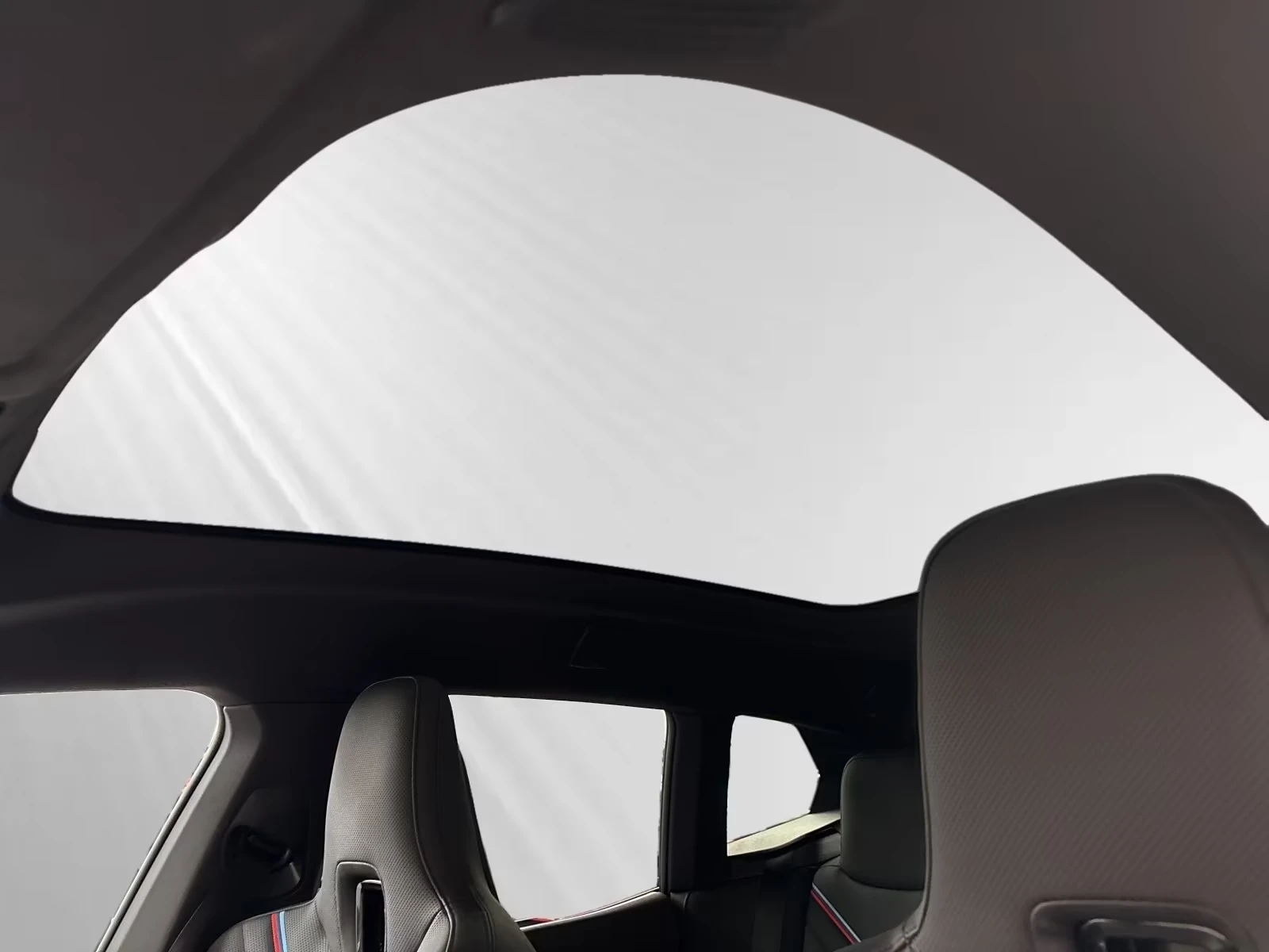 BMW iX M70 xDrive / B&W / SKY LOUNGE / ICONIC GLOW / AIR, снимка 9 - Автомобили и джипове - 55555340
