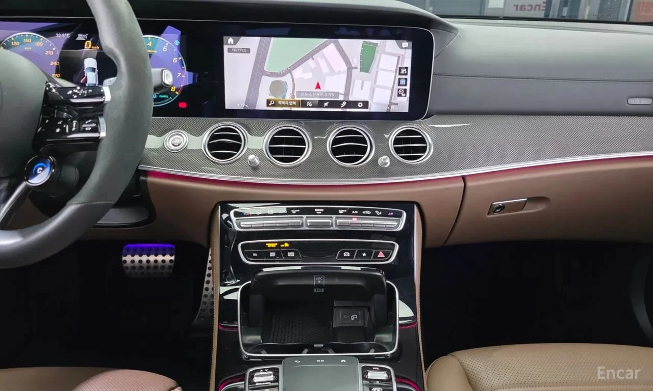 Mercedes-Benz E 53 AMG 4MATIC+ /ХЕДЪП/360/ОБДУХ/ПОДГРЕВ/ПАНО/БЪРМАСТЕР, снимка 12 - Автомобили и джипове - 55951051