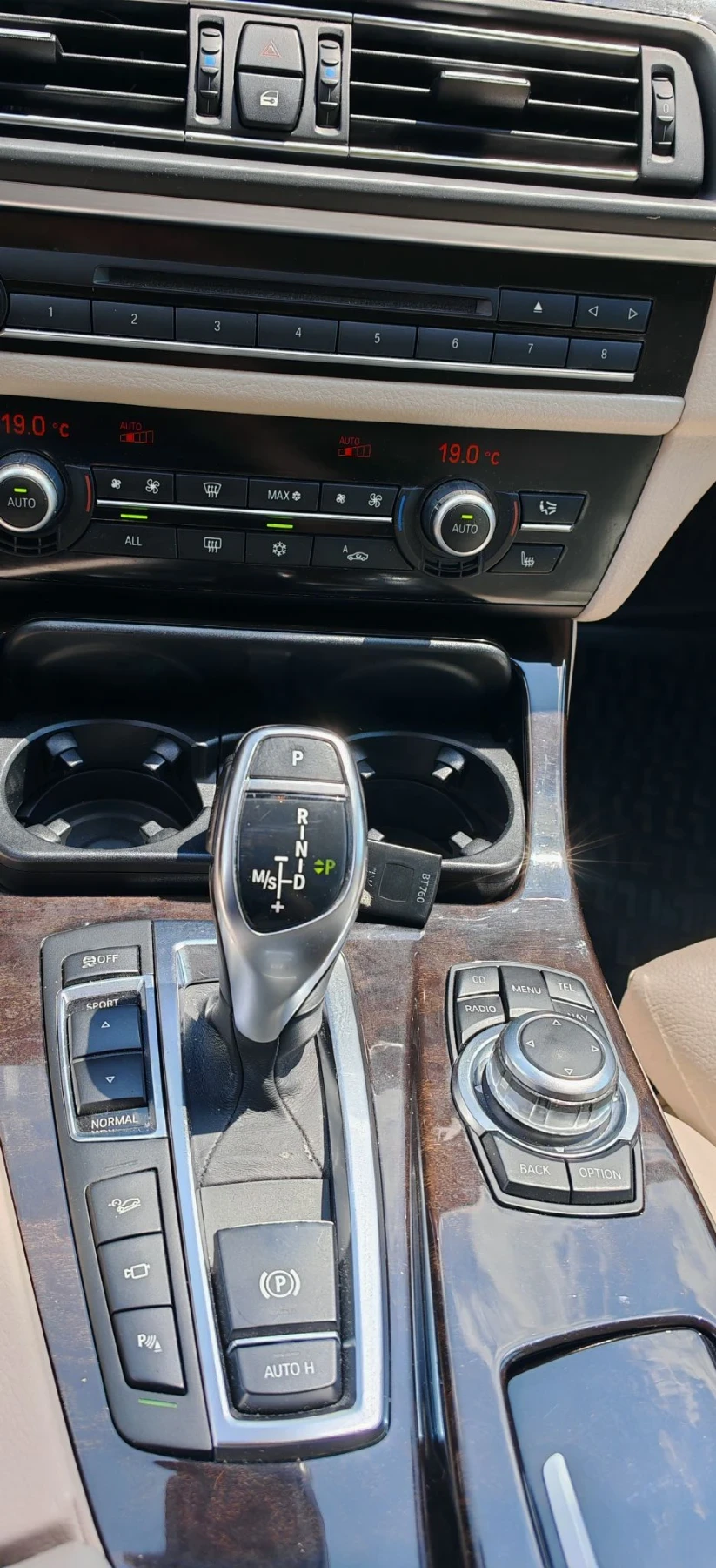 BMW 530 X-Drive, 360, keyless, soft close, снимка 11 - Автомобили и джипове - 56084344