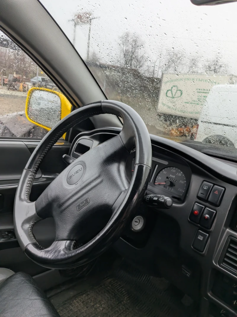 Isuzu Vehi cross 3.5, снимка 9 - Автомобили и джипове - 52875078