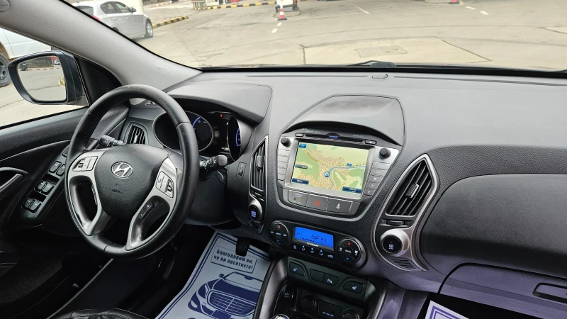 Hyundai IX35 1.7 Facelift/Navig/Koja, снимка 10 - Автомобили и джипове - 53193072