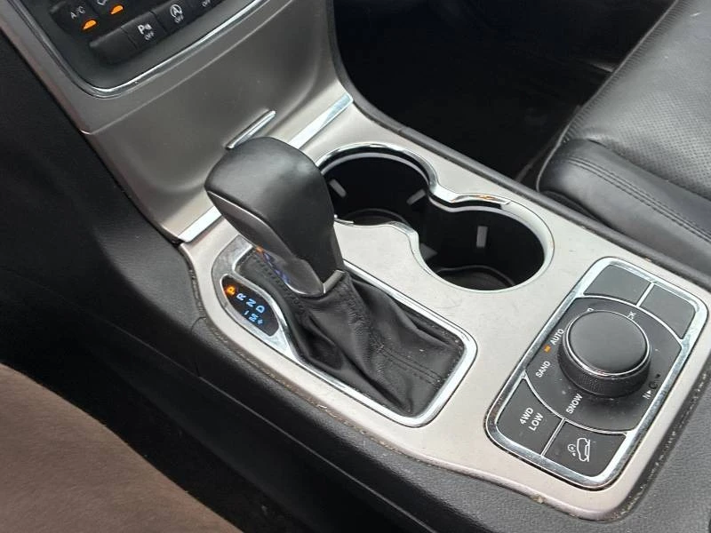 Jeep Grand cherokee * Limited * 2 КЛЮЧА * ОБДУХВАНЕ * PANO, снимка 11 - Автомобили и джипове - 55547359