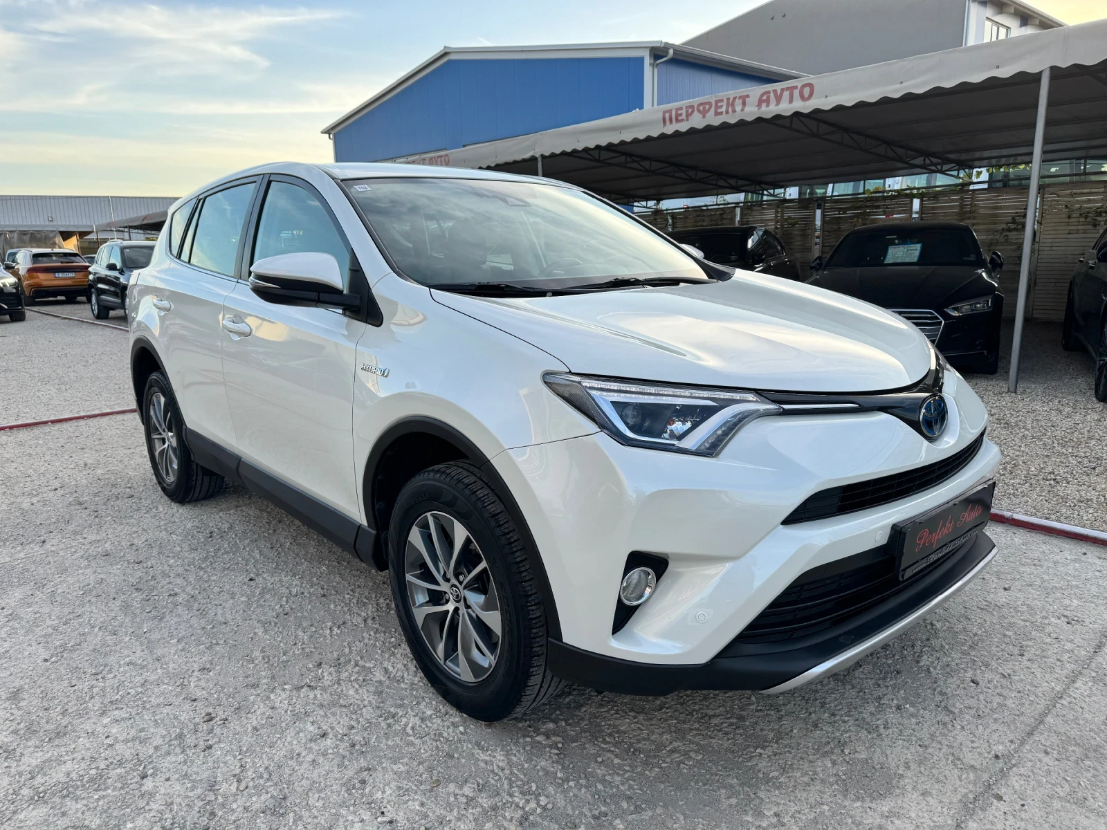 Toyota Rav4 HYBRID - изображение 3