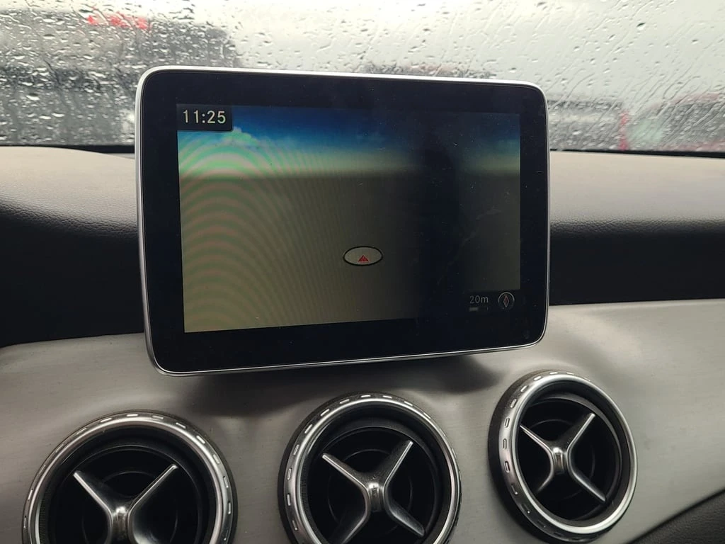 Mercedes-Benz GLA 250 * CARFAX * БЕЗ ПЪРВОНАЧАЛНА ВНОСКА - изображение 9