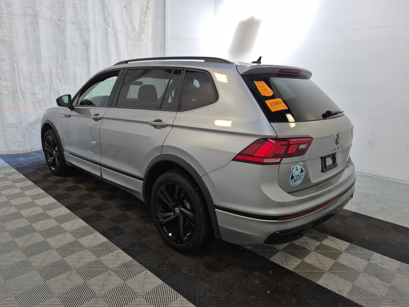 VW Tiguan COMFORTLINE R-LINE BLACK EDITION * CARFAX * , снимка 4 - Автомобили и джипове - 54661297