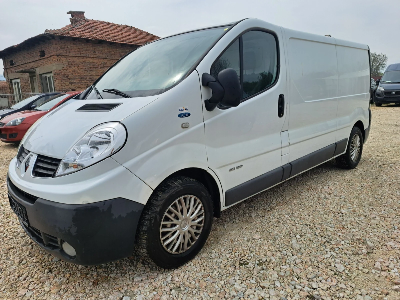 Renault Trafic 2.5/150кс., снимка 3 - Бусове и автобуси - 54195335