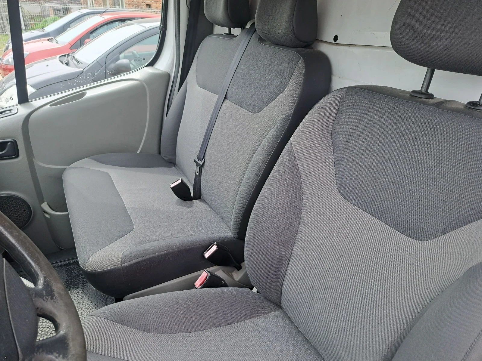 Renault Trafic 2.5/150кс., снимка 10 - Бусове и автобуси - 54195335