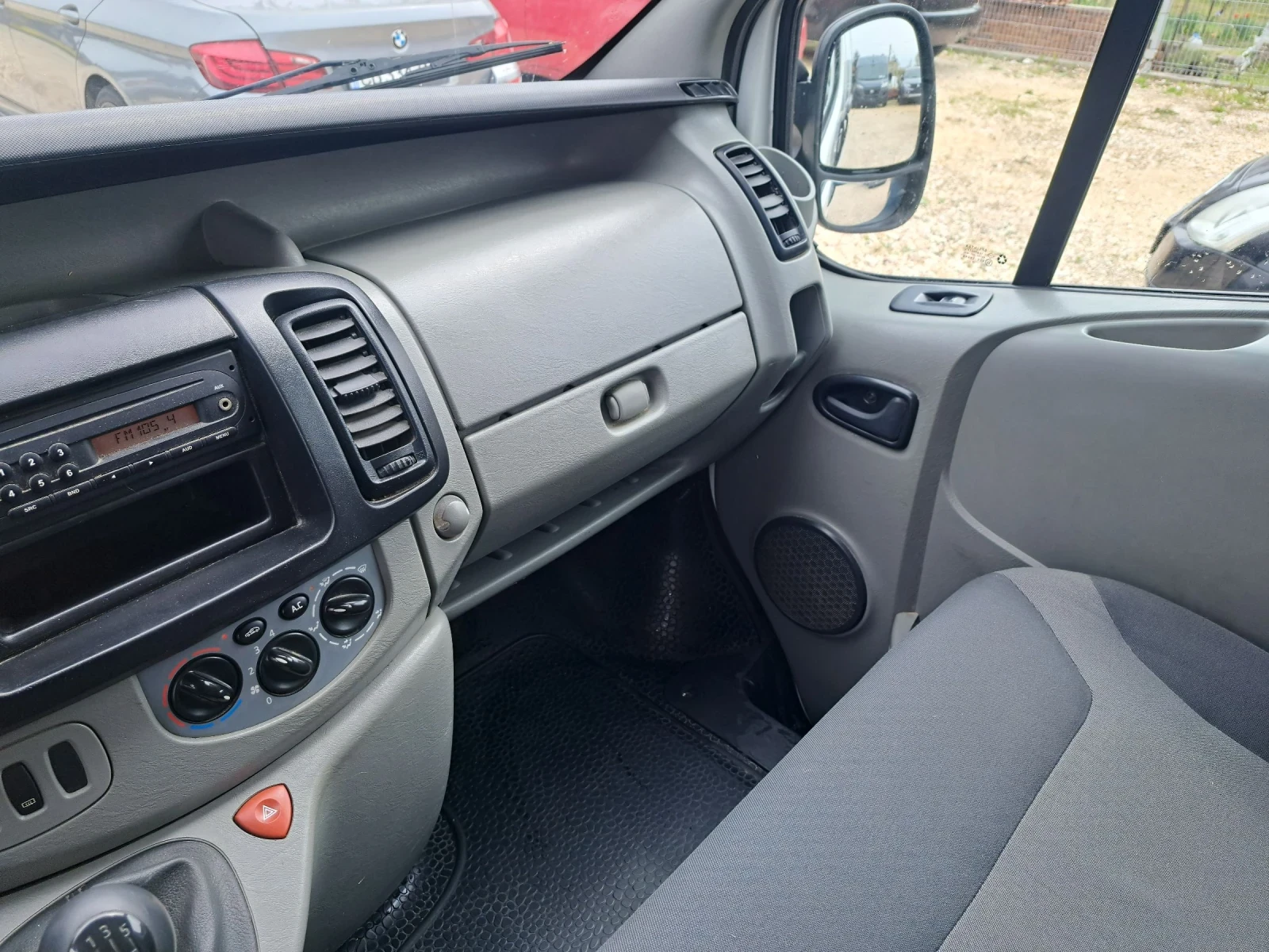 Renault Trafic 2.5/150кс., снимка 11 - Бусове и автобуси - 54195335