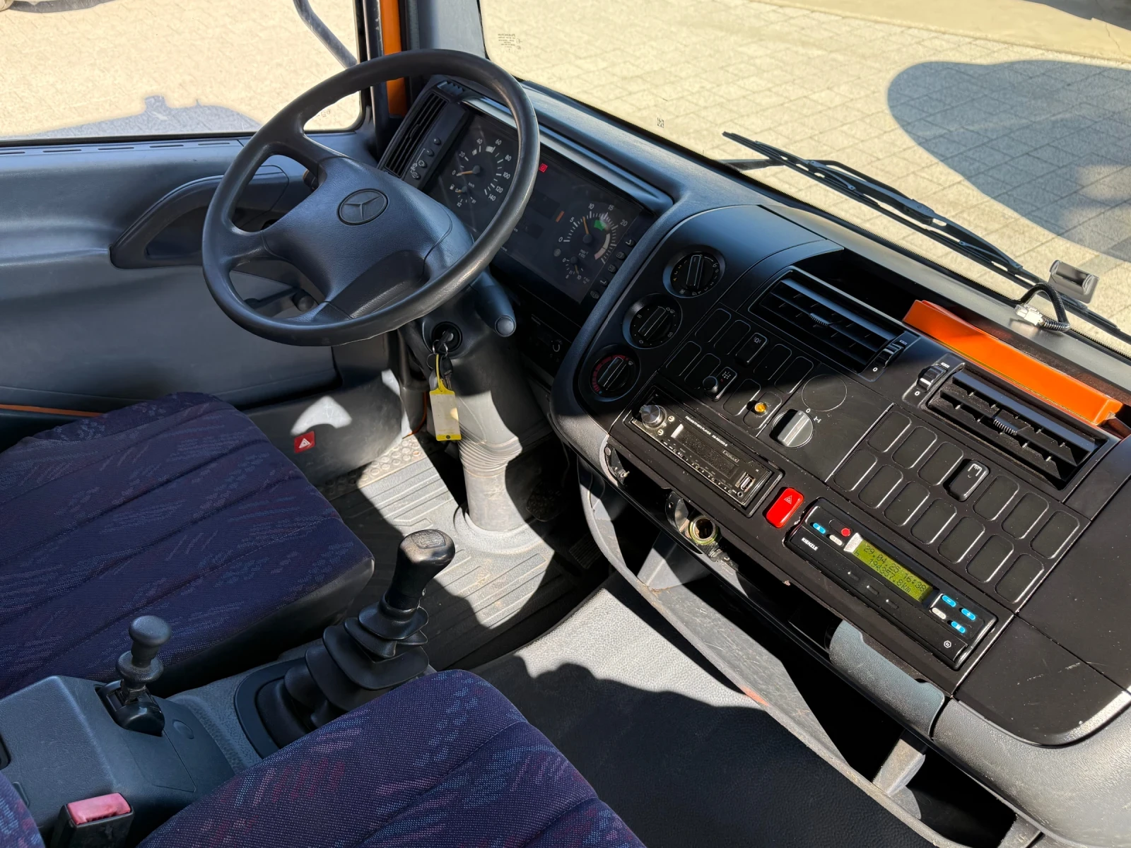 Mercedes-Benz Atego 818 Самосвал с кран + дистанционно  - изображение 10