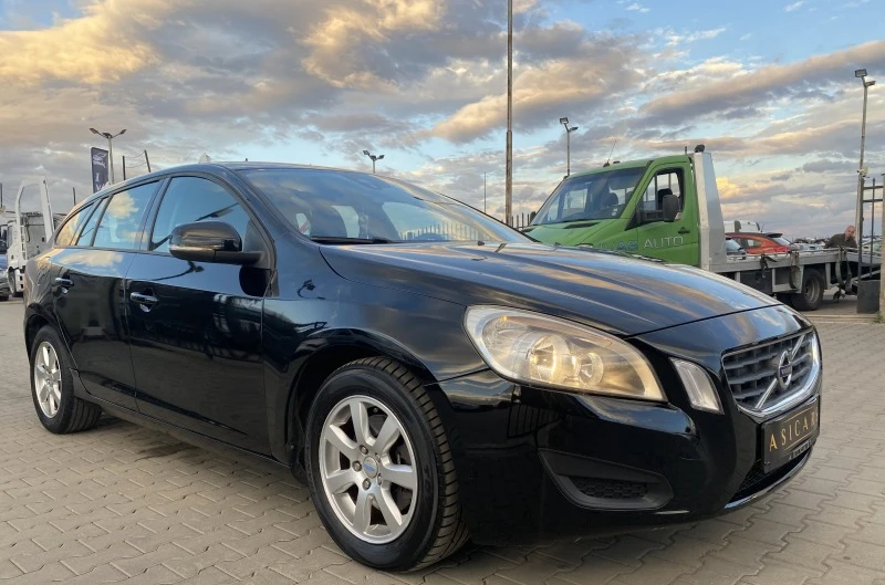 Volvo V60 1.6D D4 EURO 5A, снимка 7 - Автомобили и джипове - 42758338