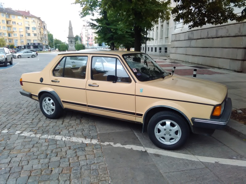 VW Jetta, снимка 2 - Автомобили и джипове - 45666571