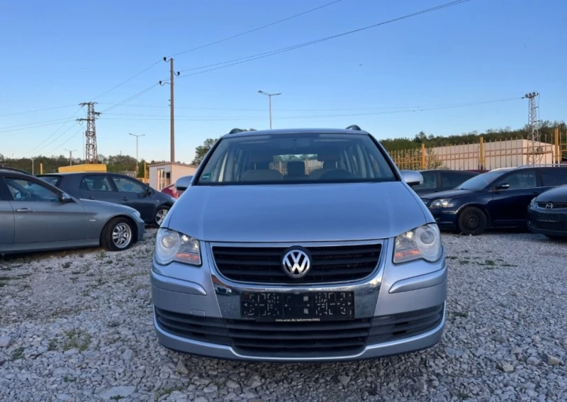 VW Touran 1.6-101кс, 7-местен, снимка 6 - Автомобили и джипове - 49105156