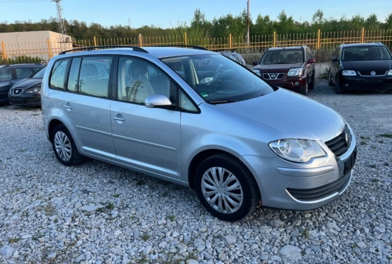 VW Touran 1.6-101кс, 7-местен, снимка 3 - Автомобили и джипове - 49105156