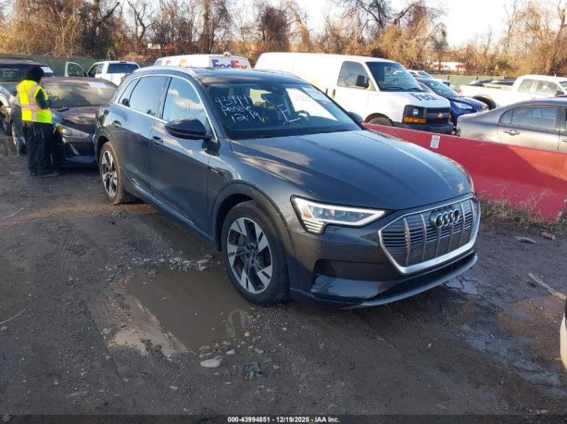 Audi E-Tron Audi e-tron   Premium quattro