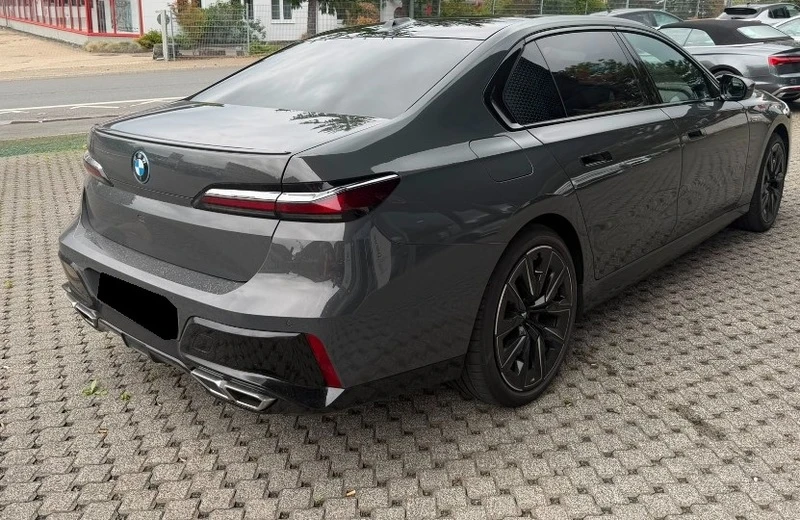 BMW 760 M760e xDrive  Theatre Mode, снимка 2 - Автомобили и джипове - 55816239