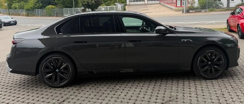 BMW 760 M760e xDrive  Theatre Mode, снимка 4 - Автомобили и джипове - 55816239
