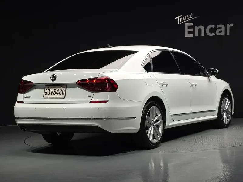 VW Passat 2.0 TSI - САМО 30% АВАНС, снимка 2 - Автомобили и джипове - 56267710