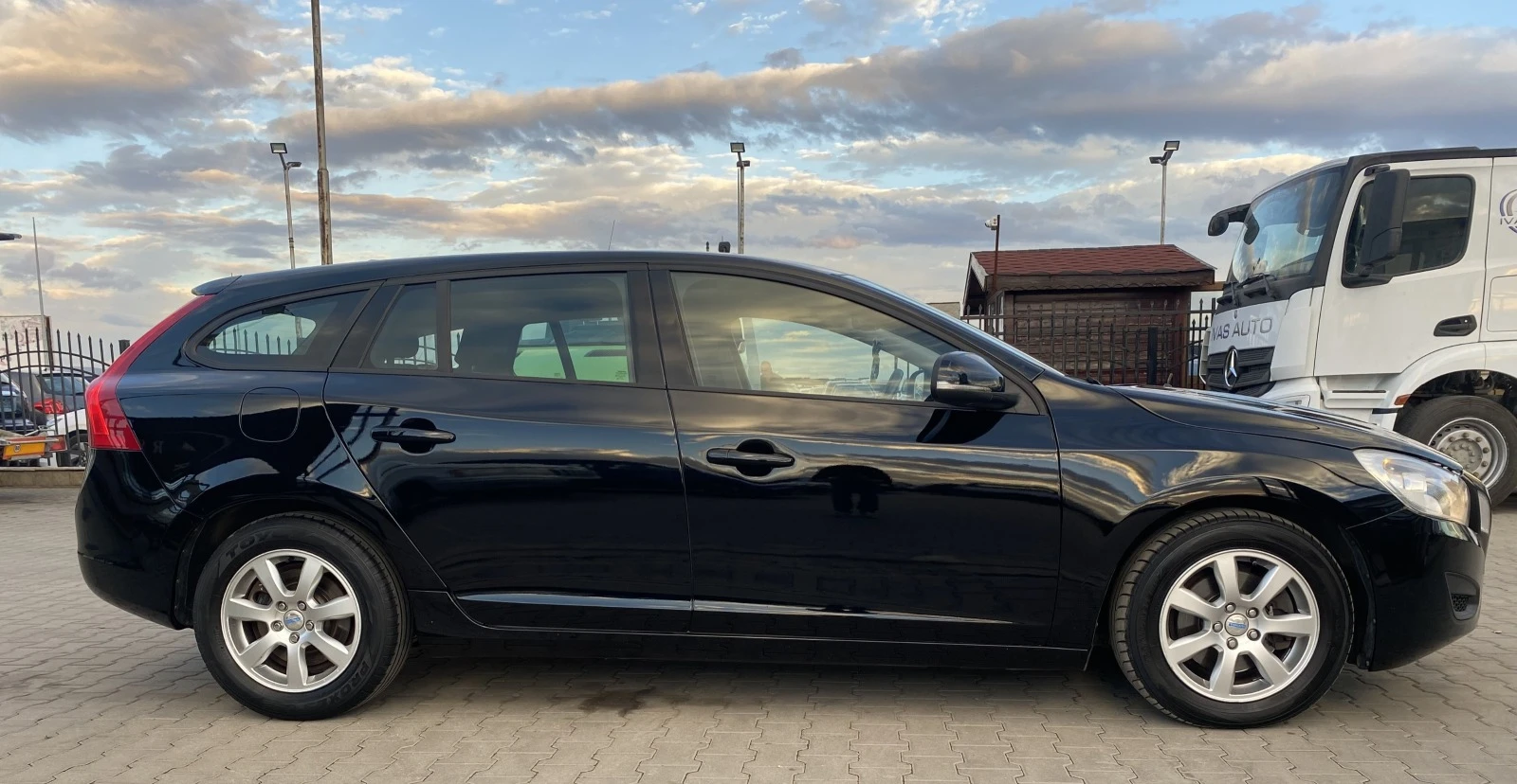 Volvo V60 1.6D D4 EURO 5A - изображение 6