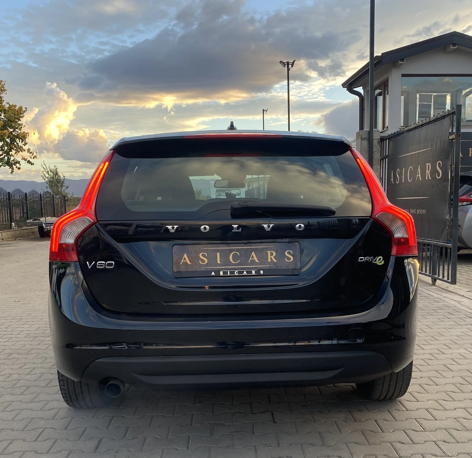 Volvo V60 1.6D D4 EURO 5A - изображение 4