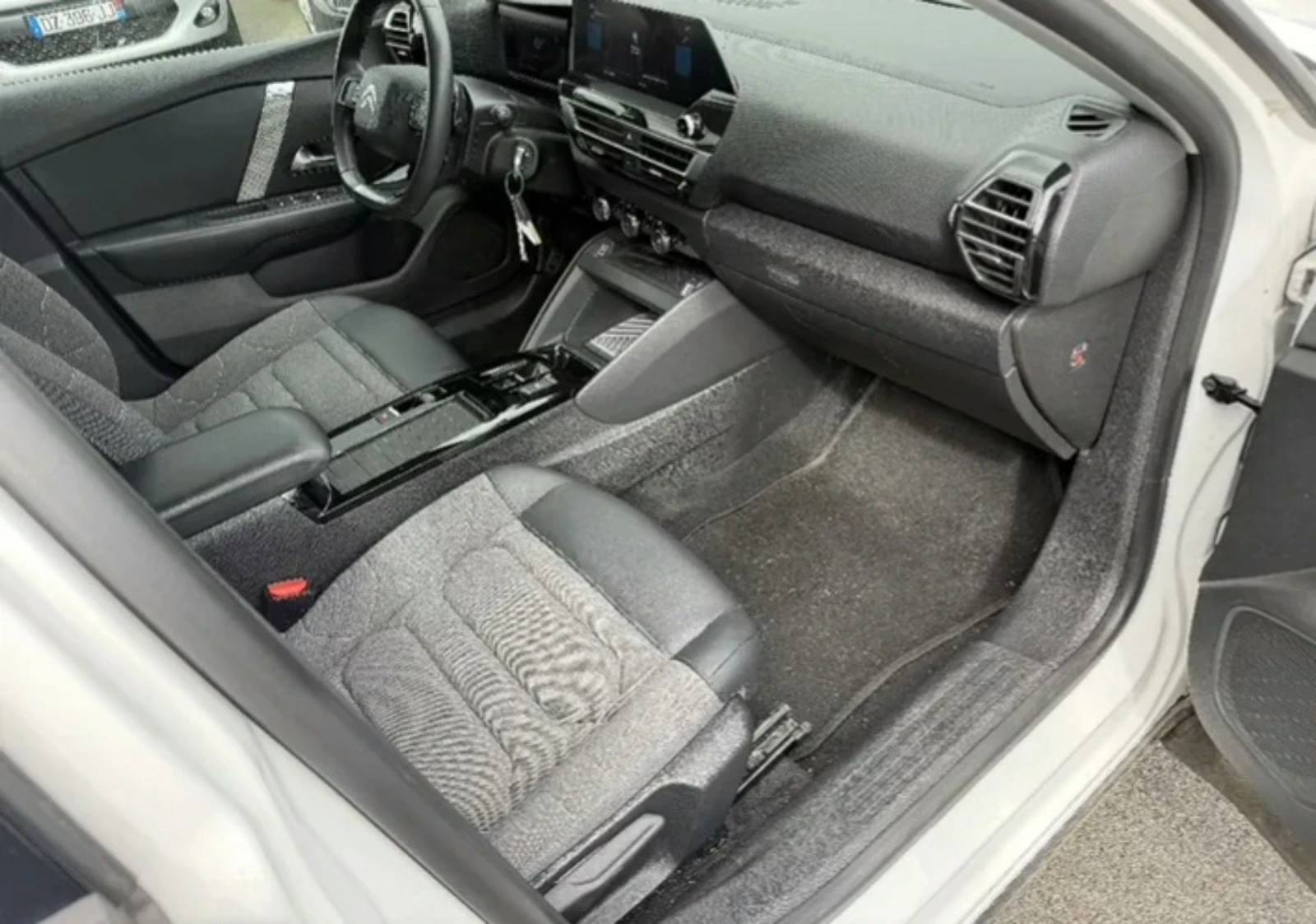 Citroen C4 1. 5 BlueHDi FEEL 131 S&S EAT8 - изображение 4