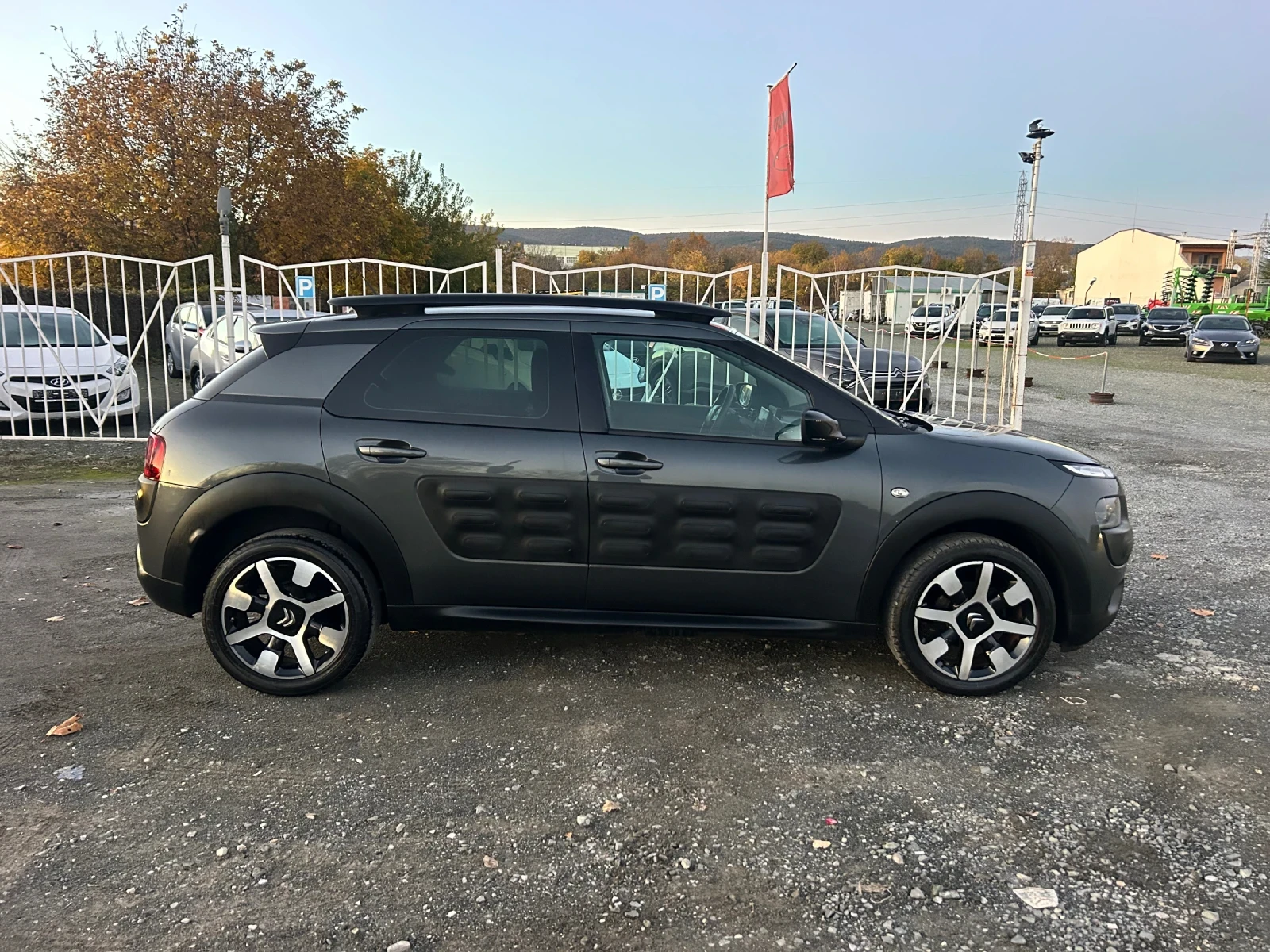 Citroen C4 Cactus 1.6 - 92 к.с / АВТОМАТИК / ЕВРО6 / ЛЕД - изображение 4