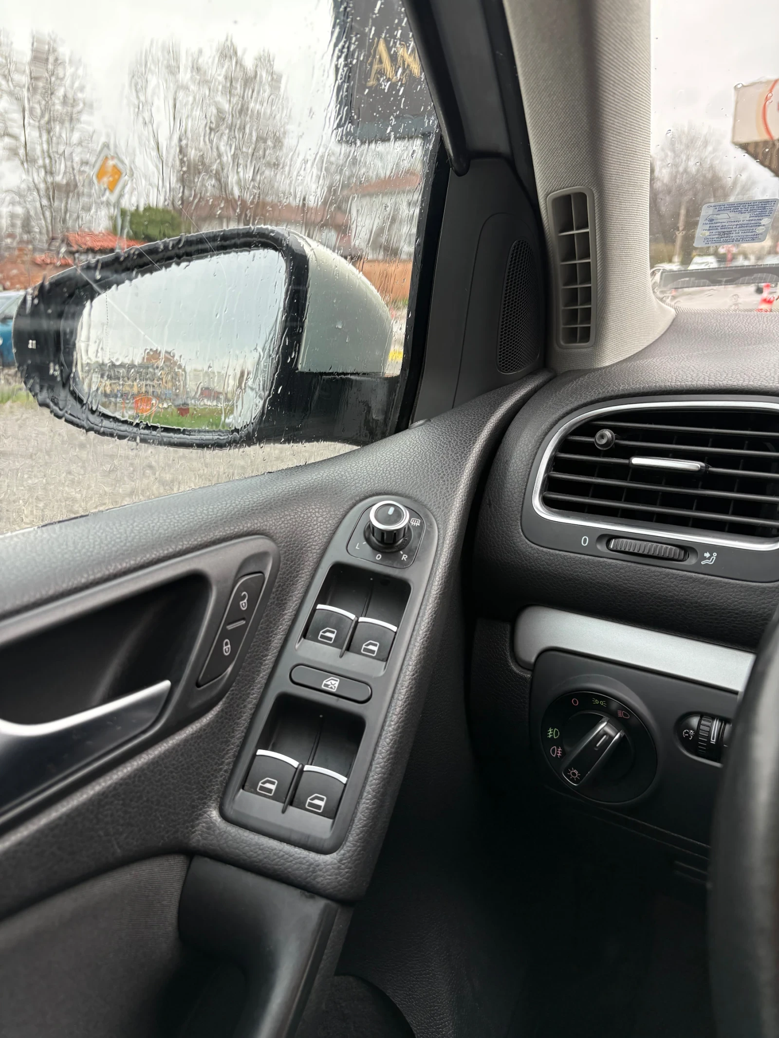 VW Golf 2.0TDI, 140HP. DSG. Обслужена, снимка 16 - Автомобили и джипове - 54091362