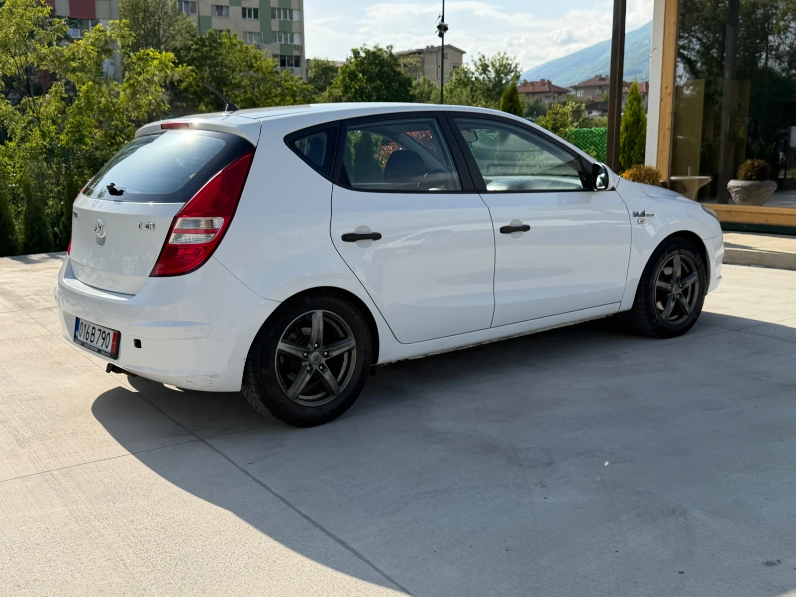 Hyundai I30 1.6* CRDI* Климатик* , снимка 5 - Автомобили и джипове - 54510960