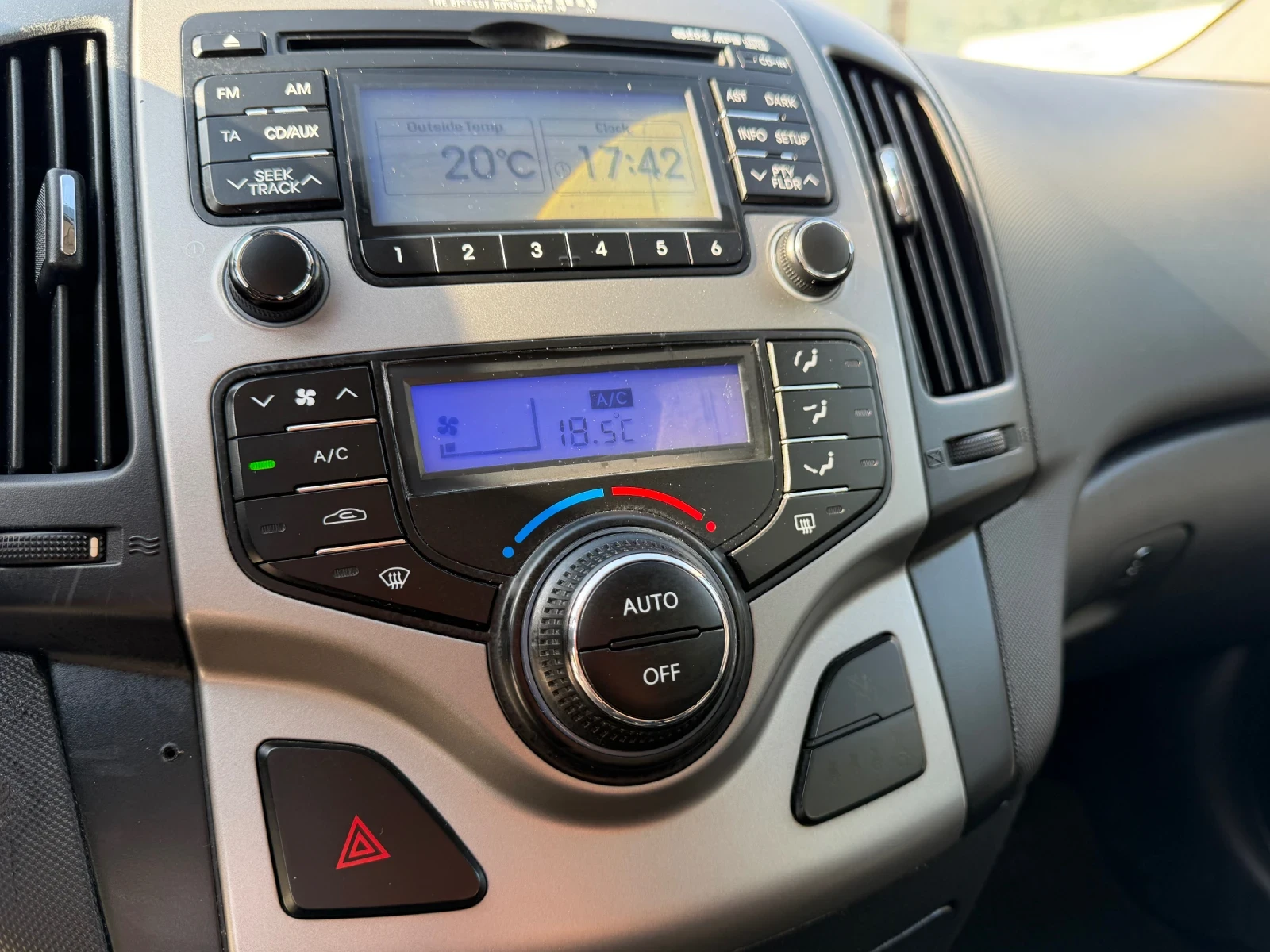 Hyundai I30 1.6* CRDI* Климатик* , снимка 8 - Автомобили и джипове - 54510960