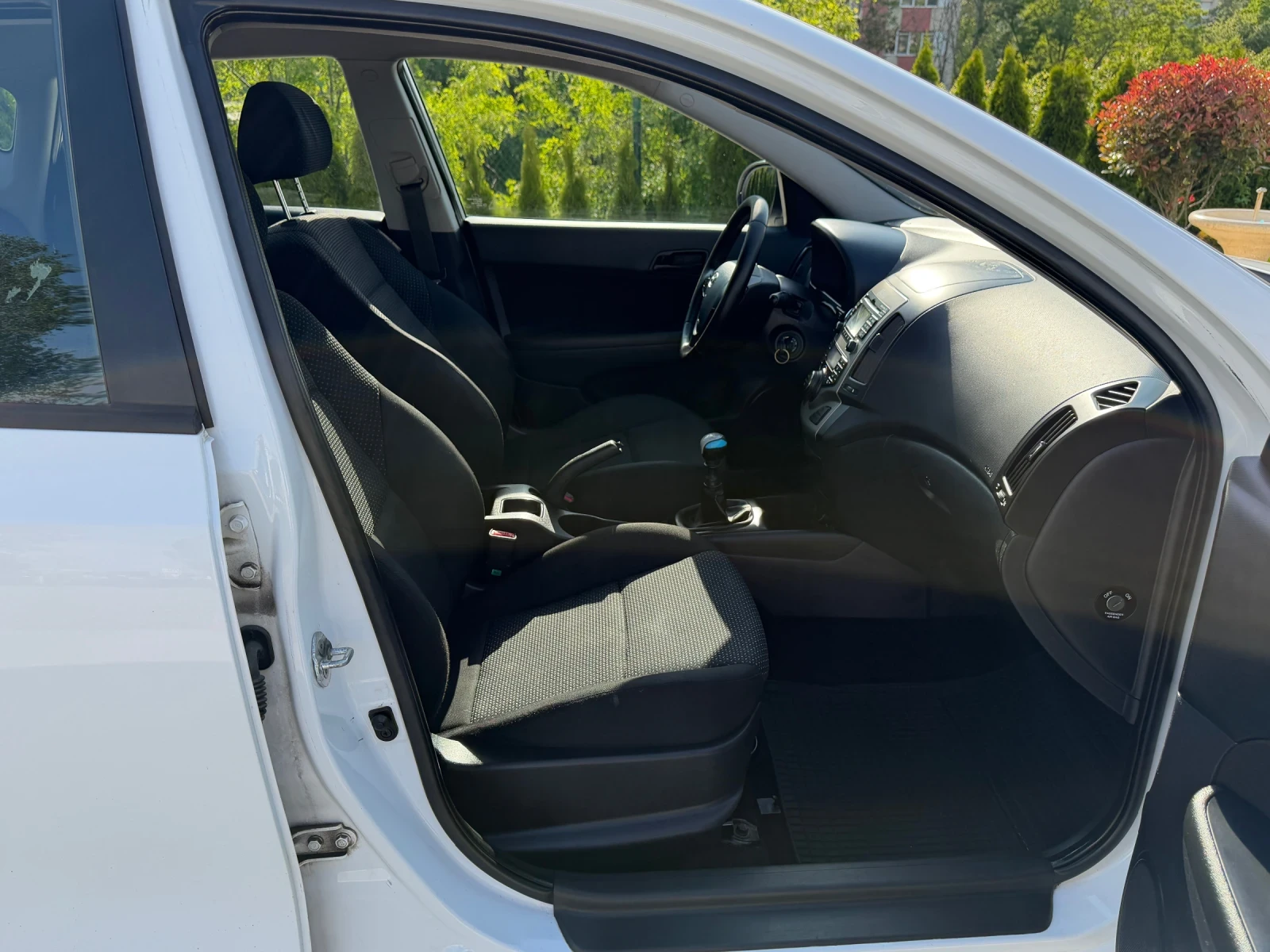 Hyundai I30 1.6* CRDI* Климатик* , снимка 14 - Автомобили и джипове - 54510960