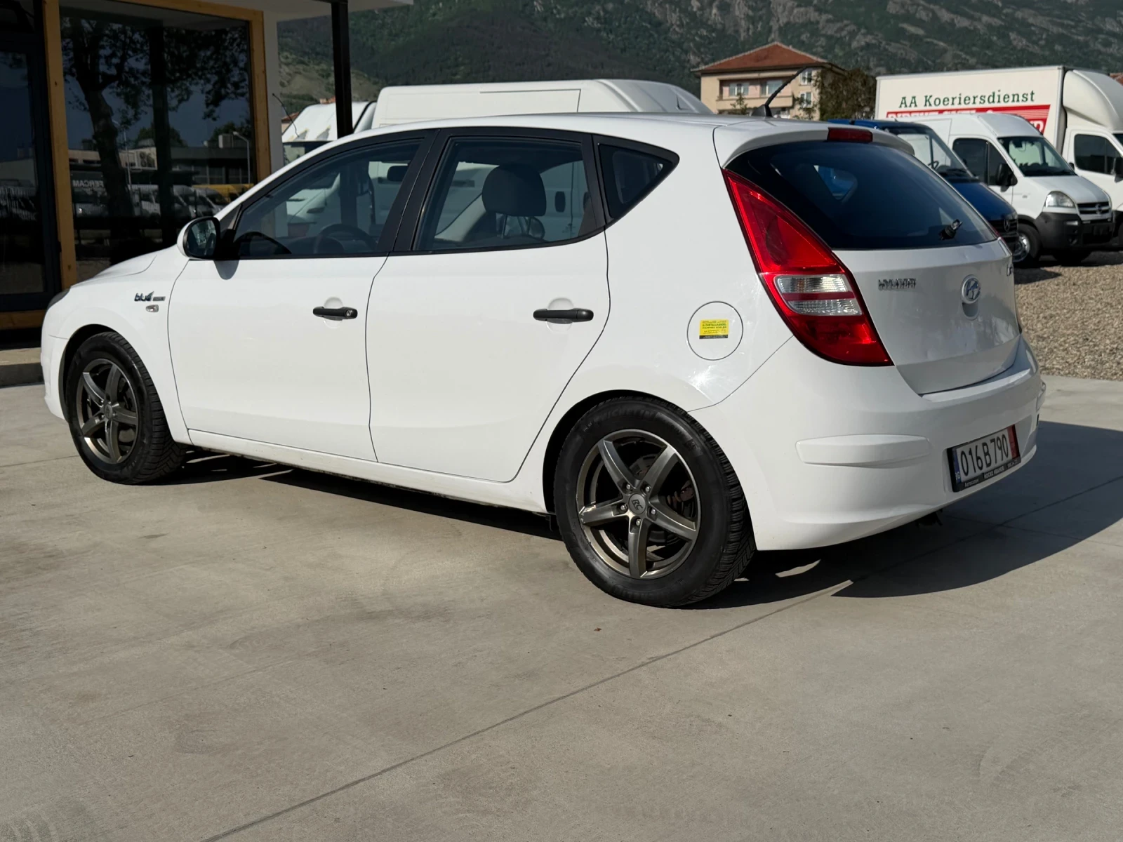Hyundai I30 1.6* CRDI* Климатик* , снимка 4 - Автомобили и джипове - 54510960