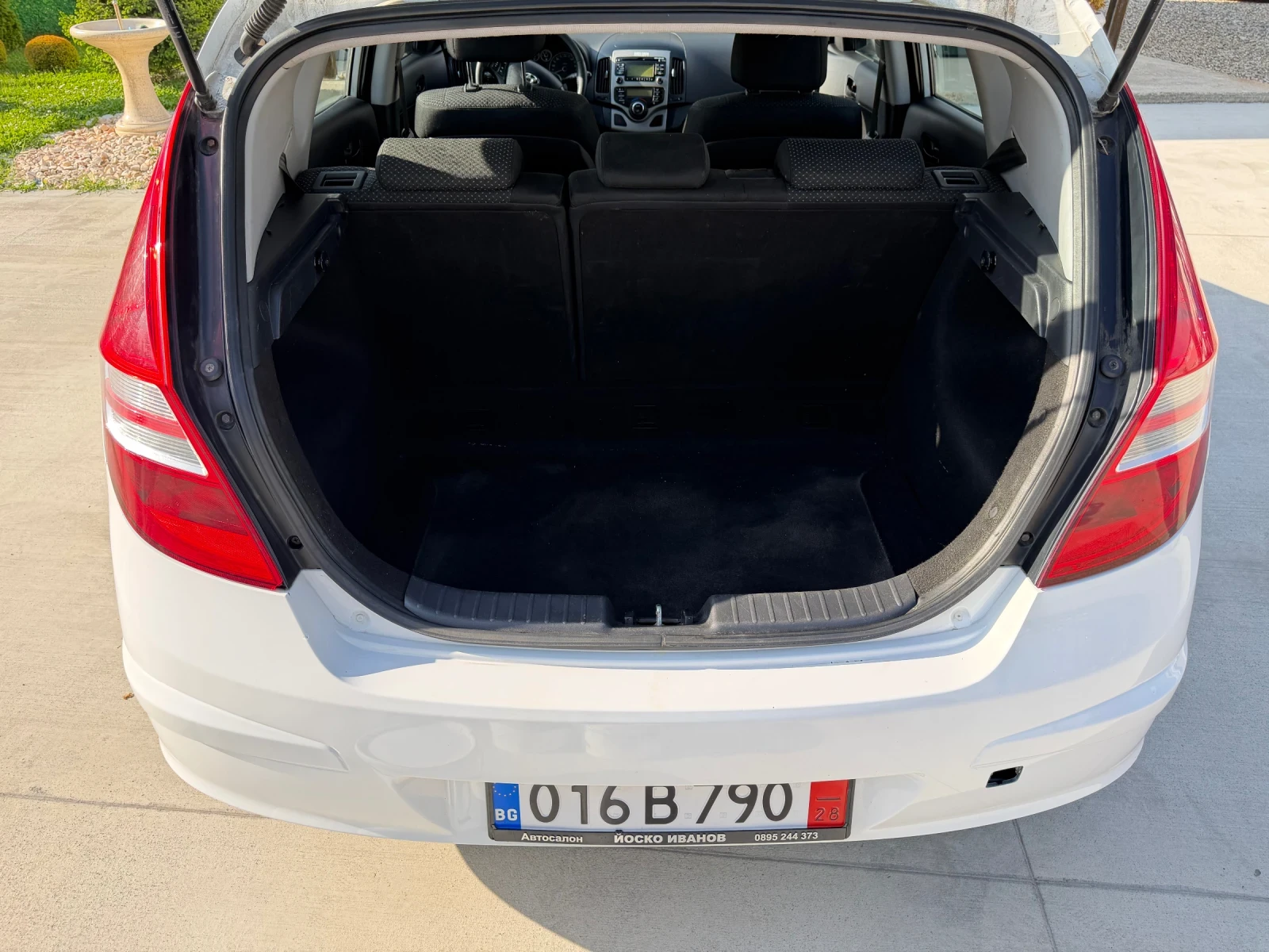 Hyundai I30 1.6* CRDI* Климатик* , снимка 16 - Автомобили и джипове - 54510960