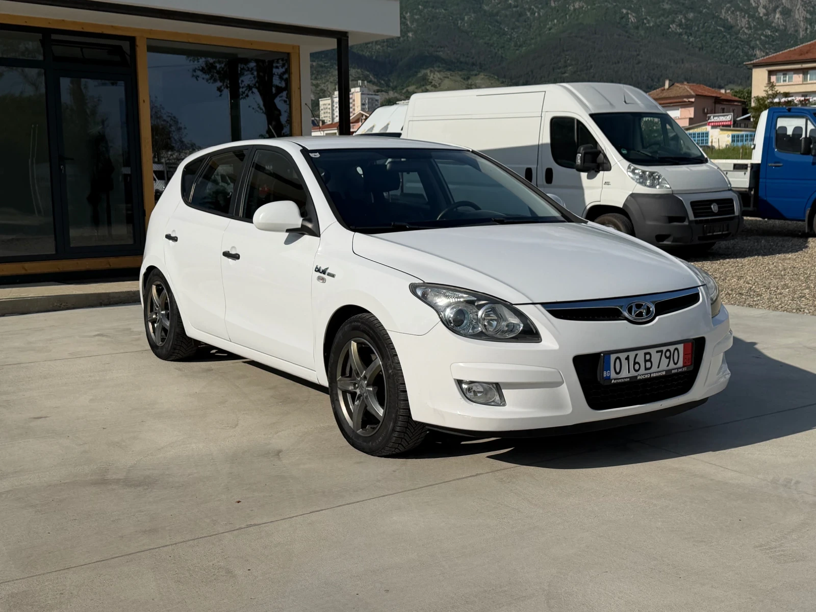 Hyundai I30 1.6* CRDI* Климатик* , снимка 3 - Автомобили и джипове - 54510960