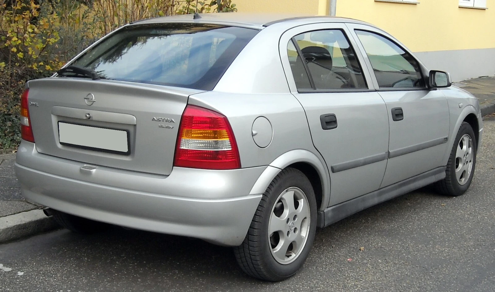 Opel Astra, снимка 2 - Автомобили и джипове - 54628309
