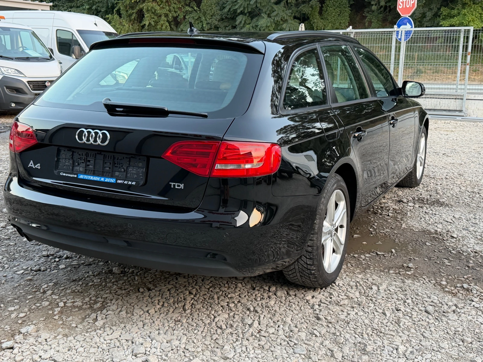 Audi A4 2.0TDI* FACE* NAVI* 6SPEED* KOJA, снимка 4 - Автомобили и джипове - 55633546