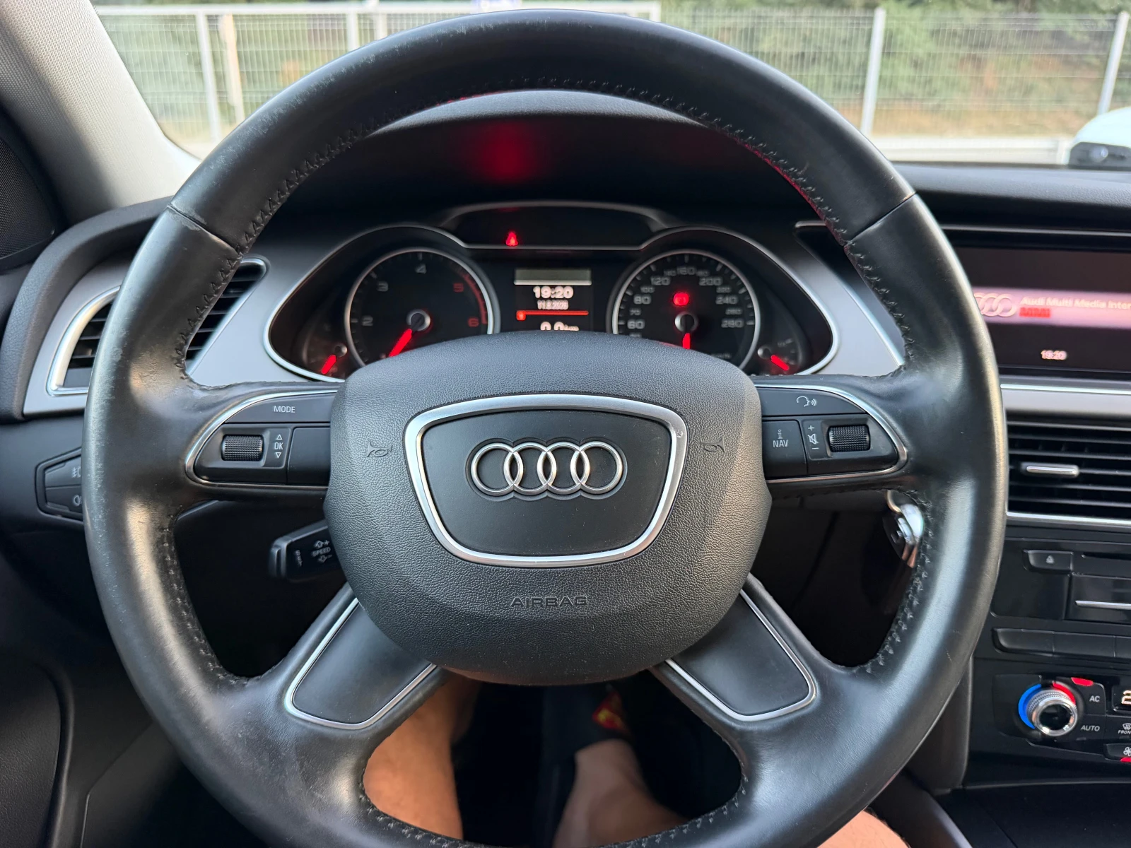 Audi A4 2.0TDI* FACE* NAVI* 6SPEED* KOJA, снимка 16 - Автомобили и джипове - 55633546
