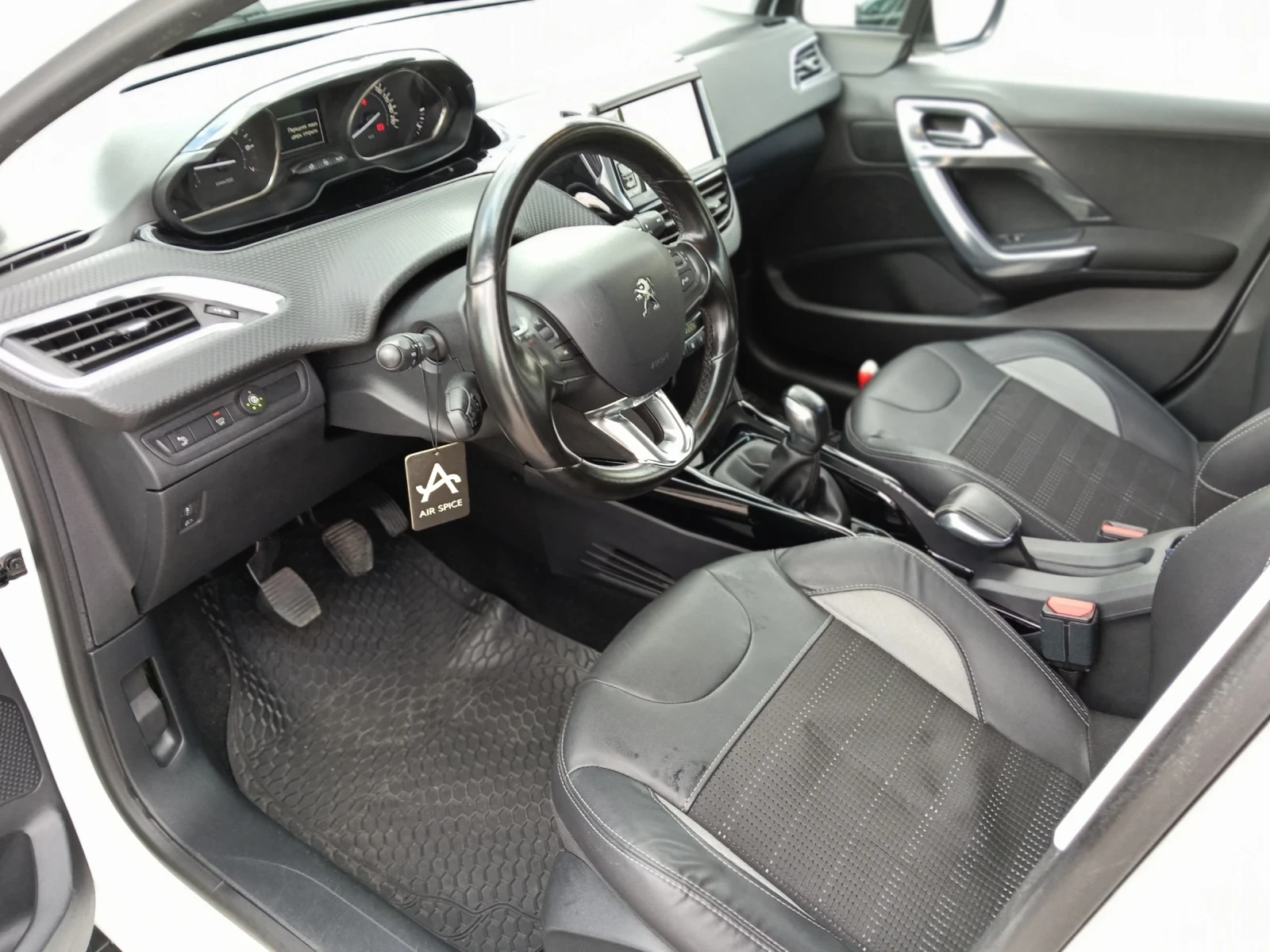 Peugeot 2008, снимка 9 - Автомобили и джипове - 55787770