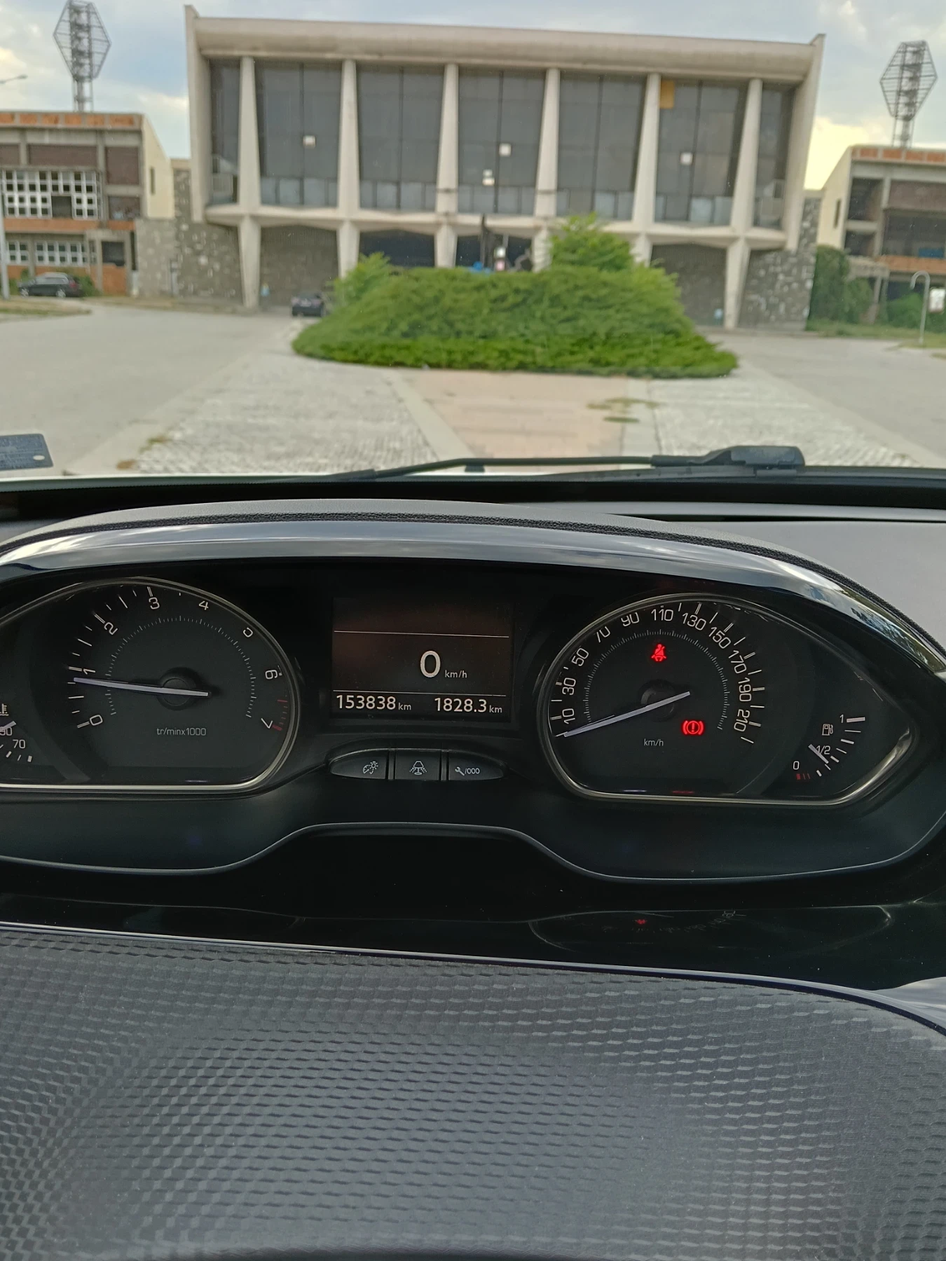 Peugeot 2008, снимка 11 - Автомобили и джипове - 55787770