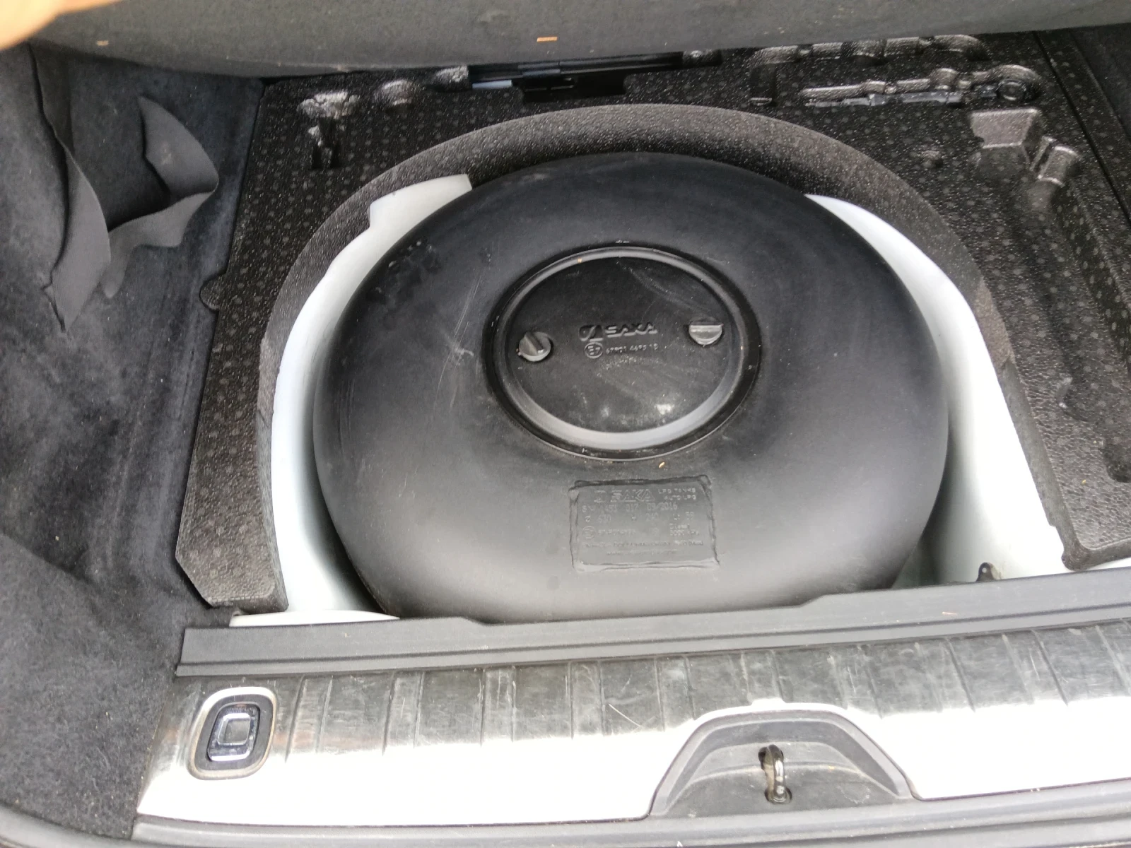 Peugeot 2008, снимка 13 - Автомобили и джипове - 55787770