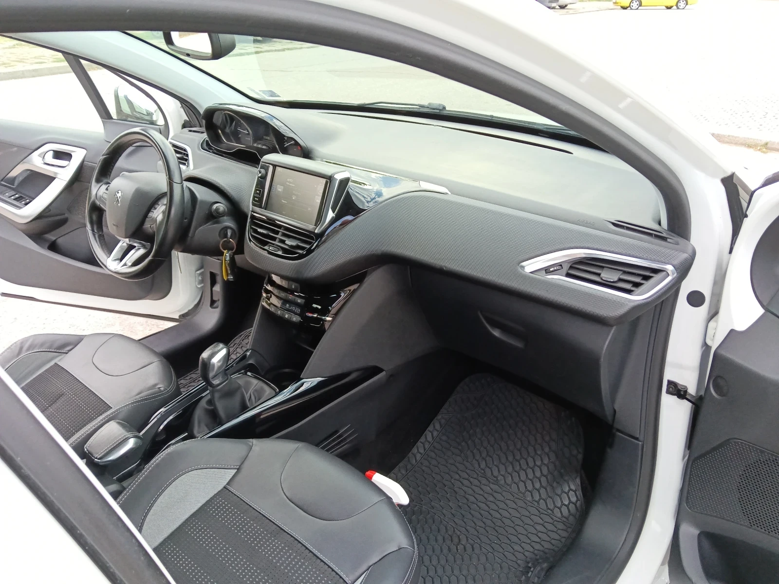 Peugeot 2008, снимка 14 - Автомобили и джипове - 55787770