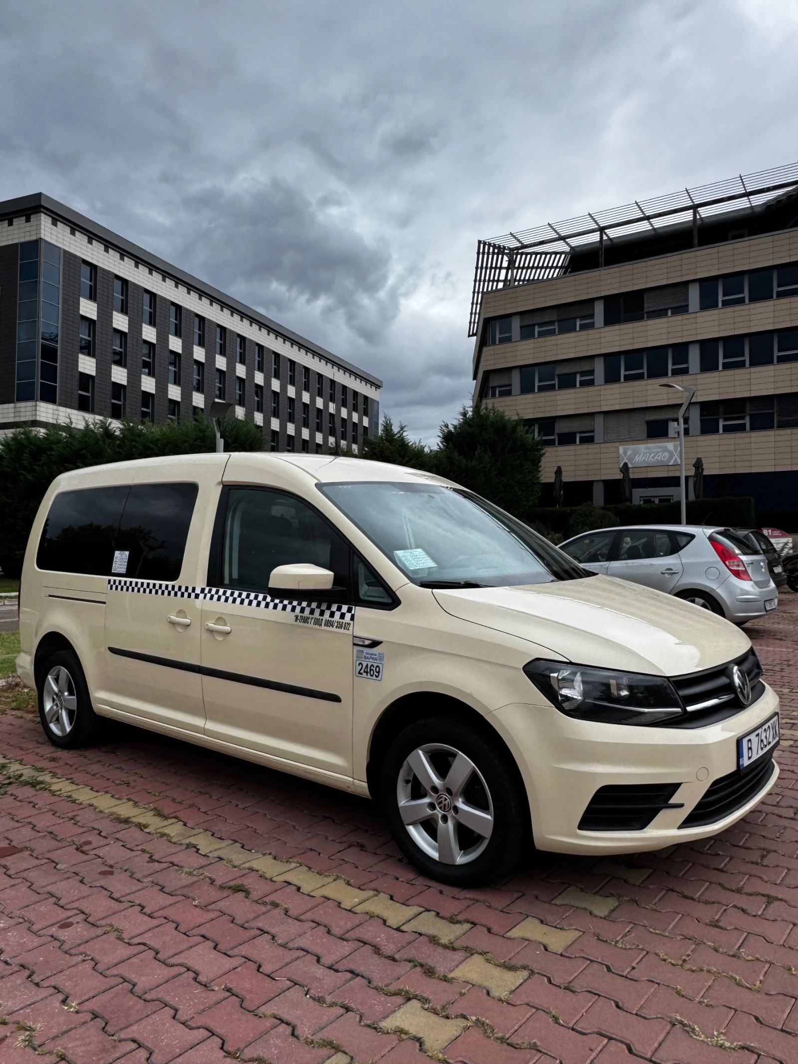 VW Caddy 7 места, снимка 8 - Автомобили и джипове - 56254616