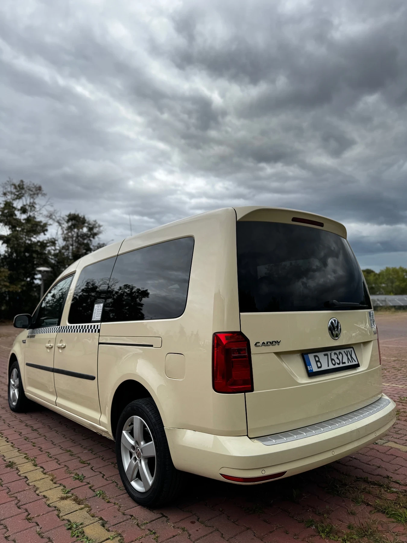 VW Caddy 7 места, снимка 5 - Автомобили и джипове - 56254616