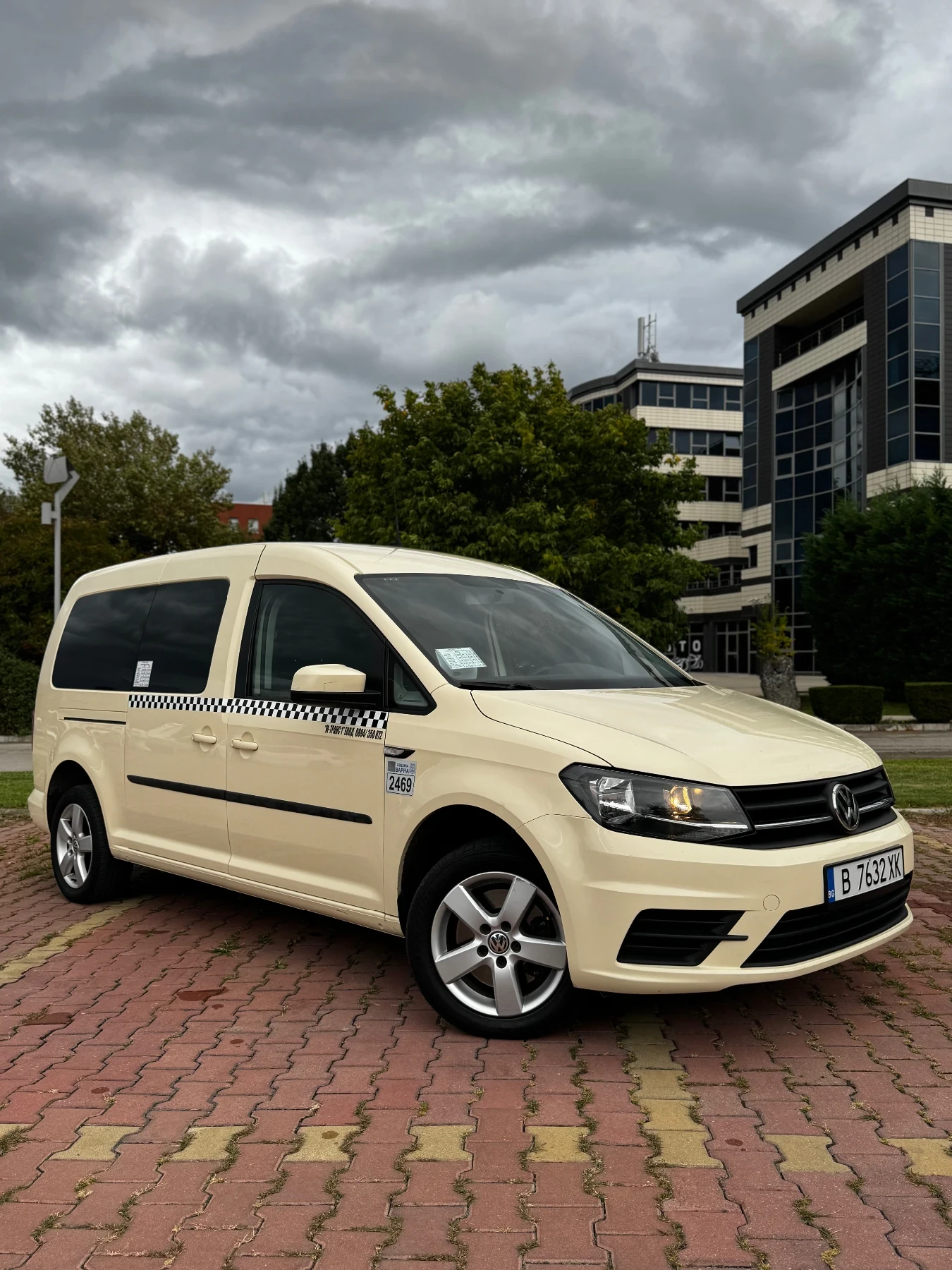 VW Caddy 7 места, снимка 3 - Автомобили и джипове - 56254616