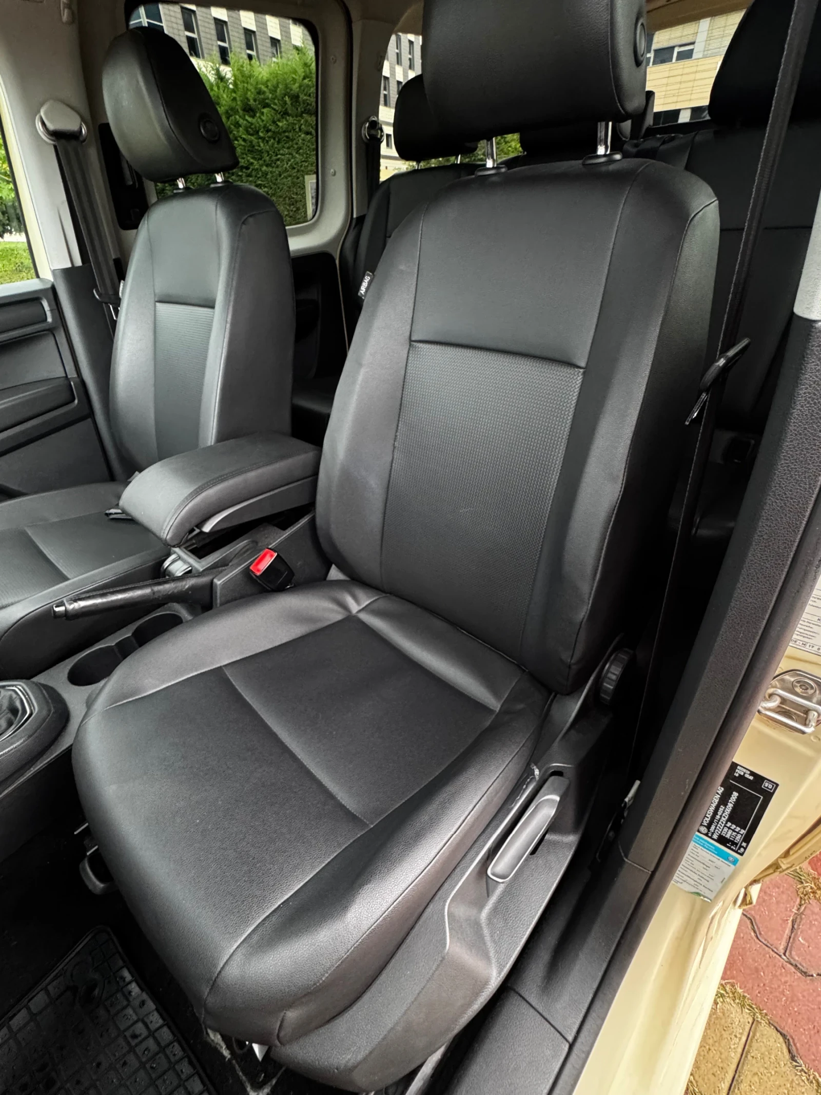 VW Caddy 7 места, снимка 14 - Автомобили и джипове - 56254616