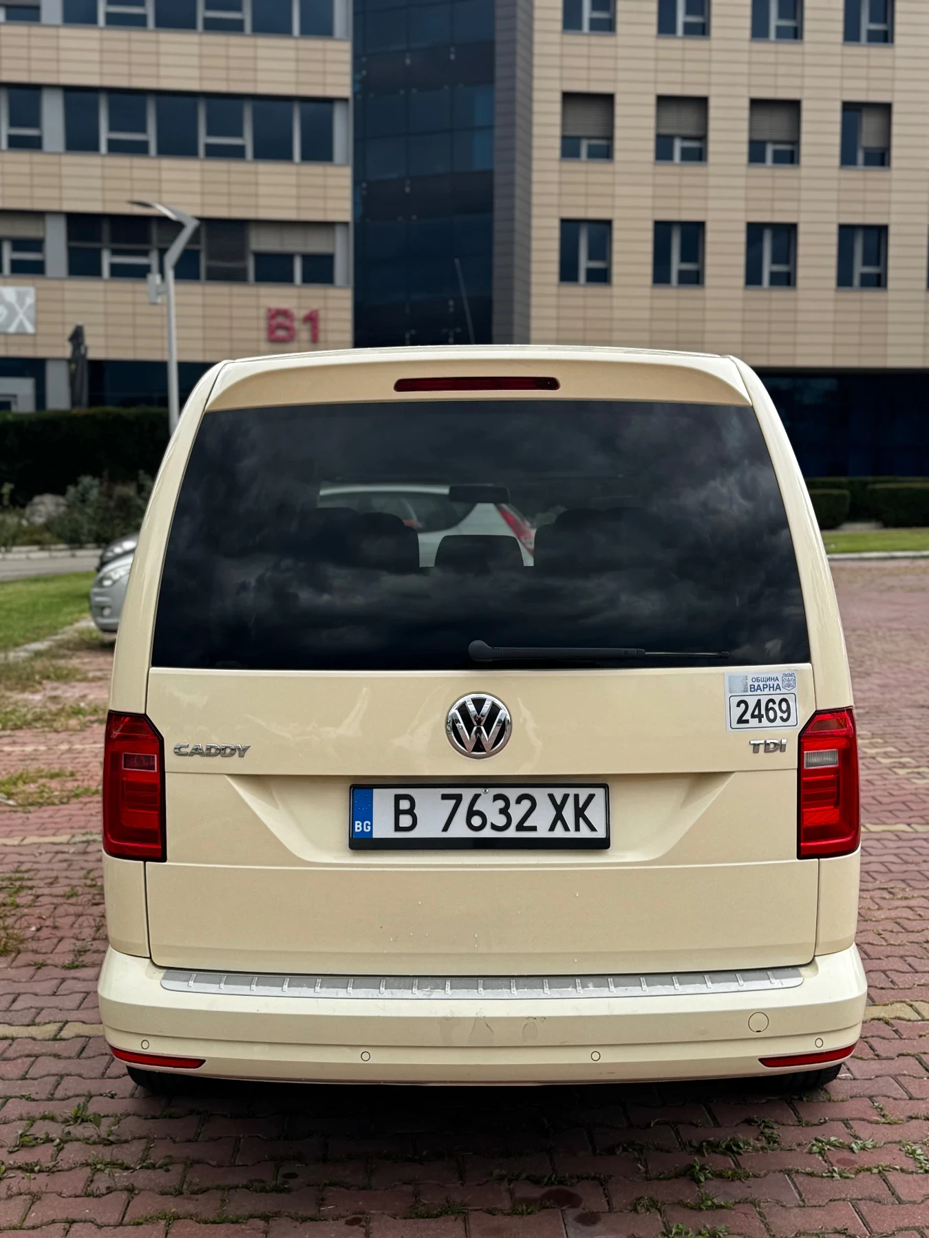 VW Caddy 7 места, снимка 6 - Автомобили и джипове - 56254616